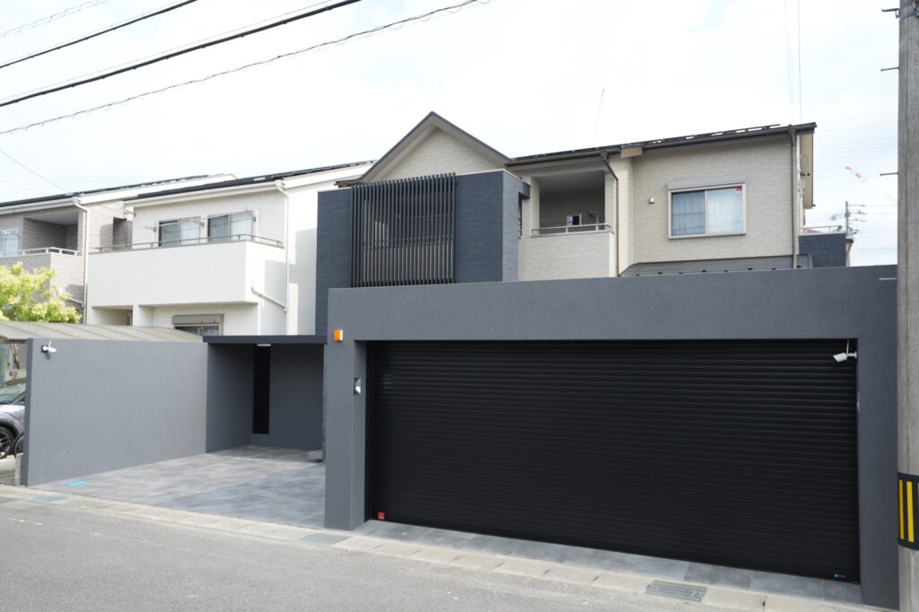 グランドアートウォールシャッターガレージとフルクローズ外構 イメージ5