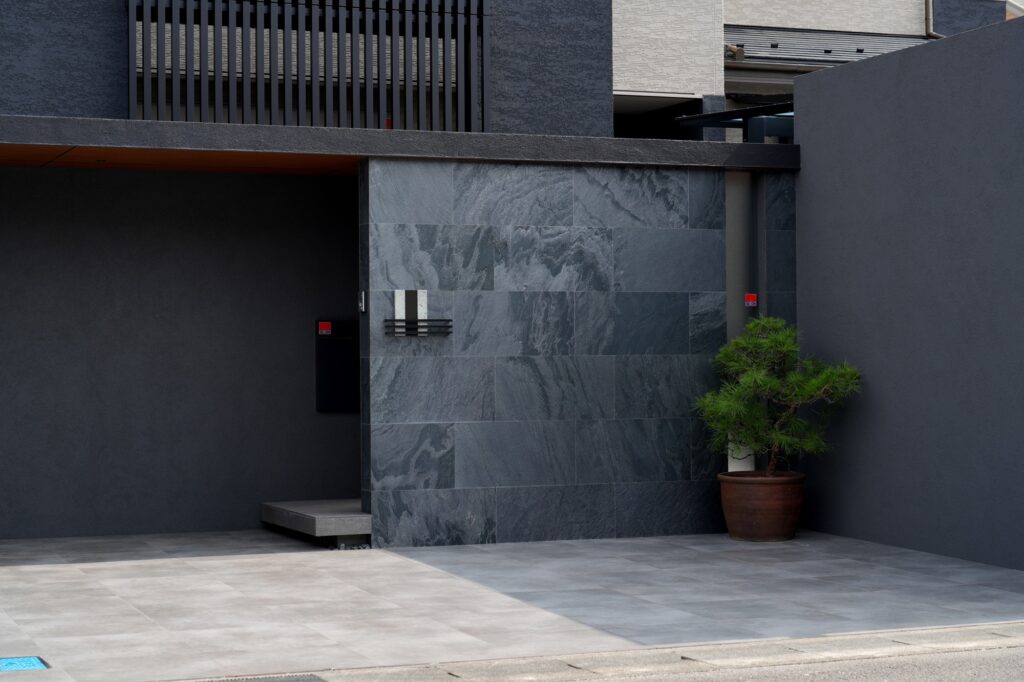 グランドアートウォールシャッターガレージとフルクローズ外構 イメージ8