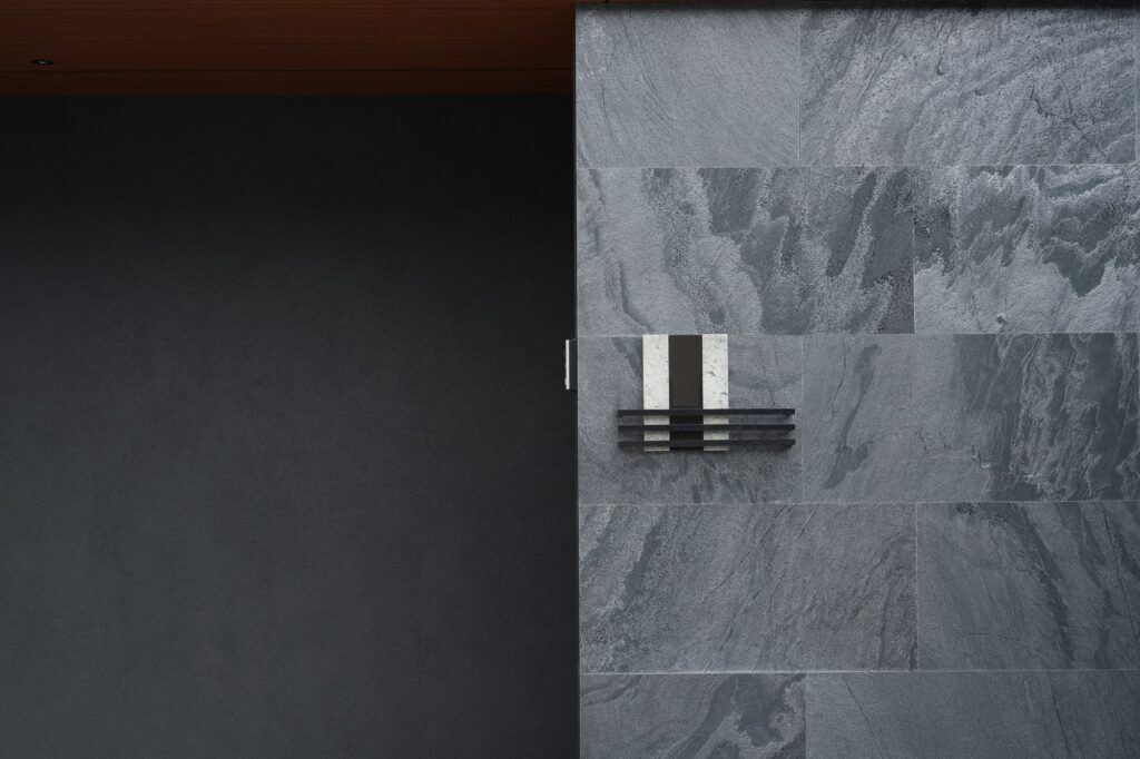 グランドアートウォールシャッターガレージとフルクローズ外構 イメージ12