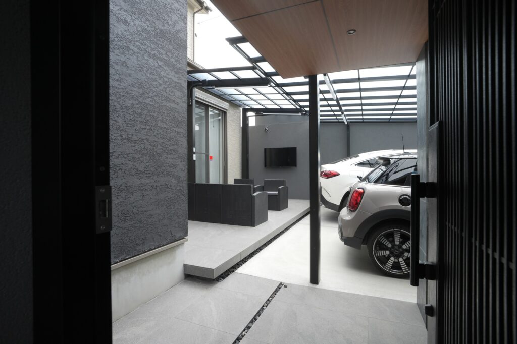 グランドアートウォールシャッターガレージとフルクローズ外構 イメージ20