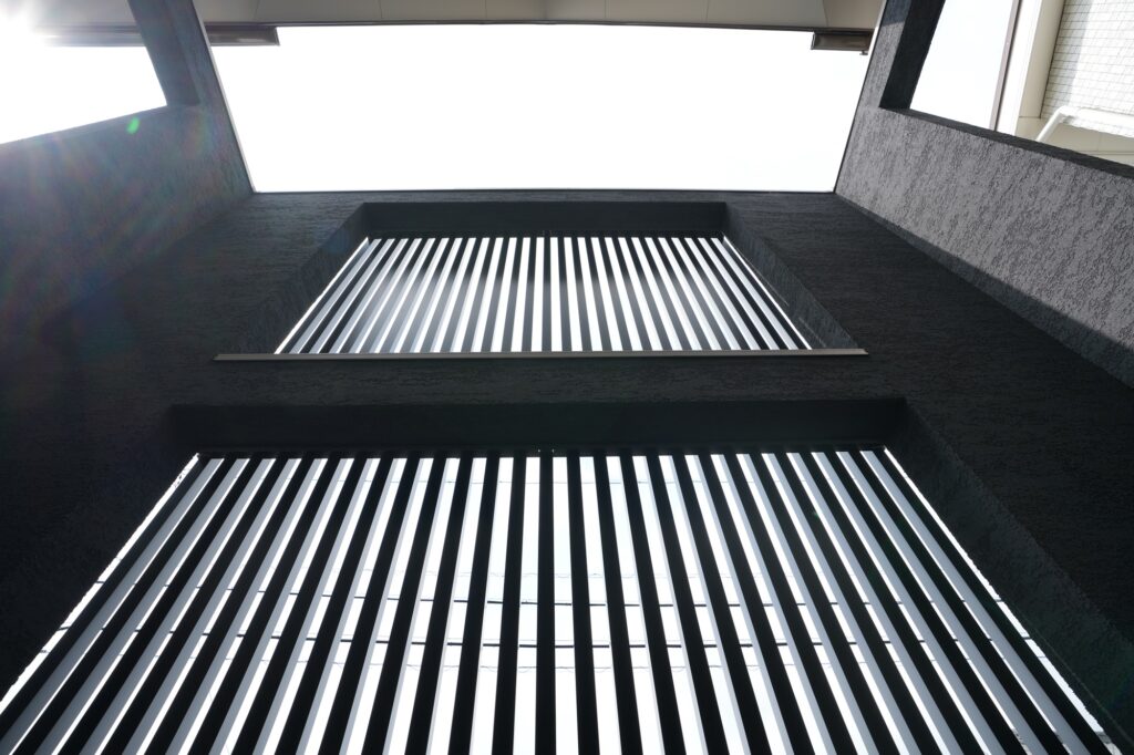 グランドアートウォールシャッターガレージとフルクローズ外構 イメージ18