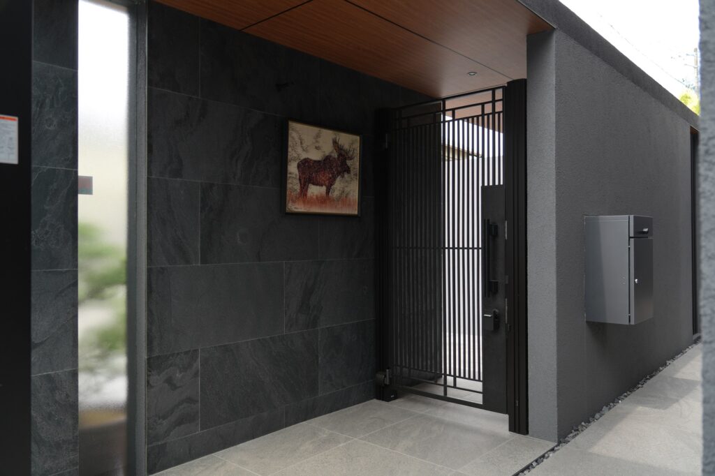 グランドアートウォールシャッターガレージとフルクローズ外構 イメージ26