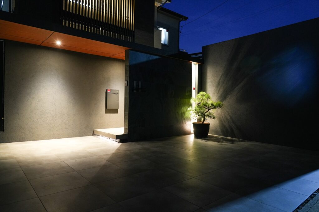 グランドアートウォールシャッターガレージとフルクローズ外構 イメージ36