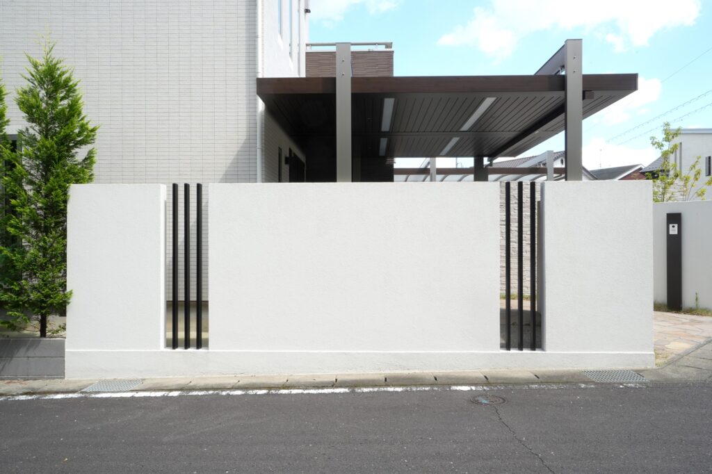 グランドアートウォールのシャッターガレージと塀でリガーデン イメージ9