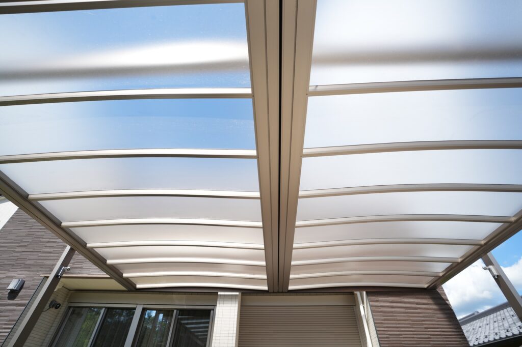 グランドアートウォールのシャッターガレージと塀でリガーデン イメージ19