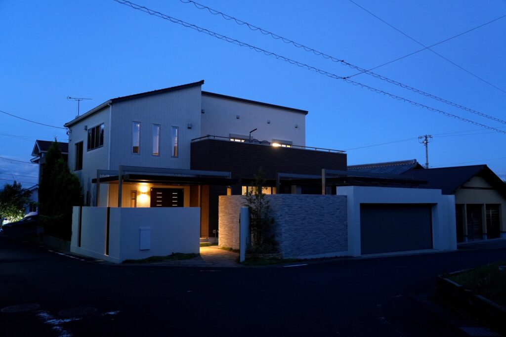 グランドアートウォールのシャッターガレージと塀でリガーデン イメージ22