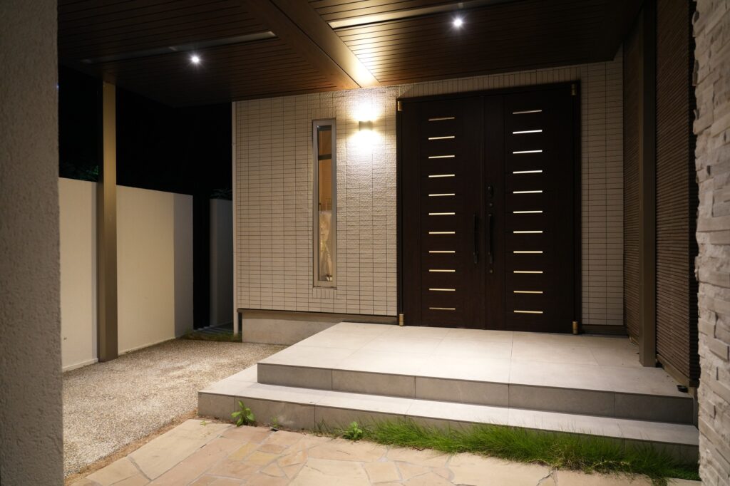 グランドアートウォールのシャッターガレージと塀でリガーデン イメージ25