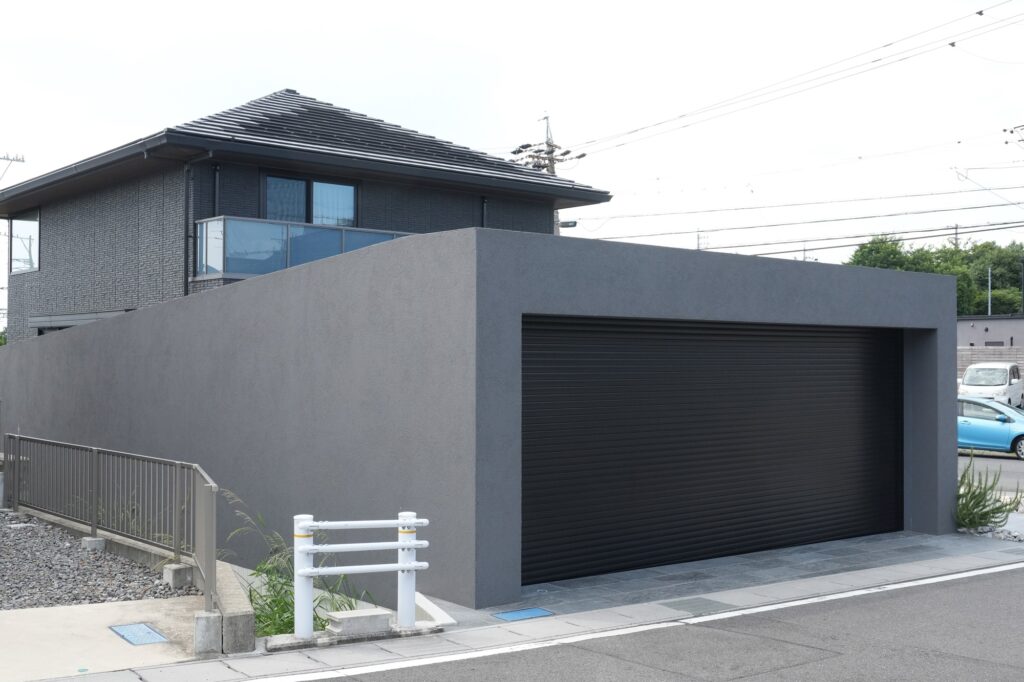 グランドアートウォールのシャッターガレージとフルクローズ外構 イメージ7