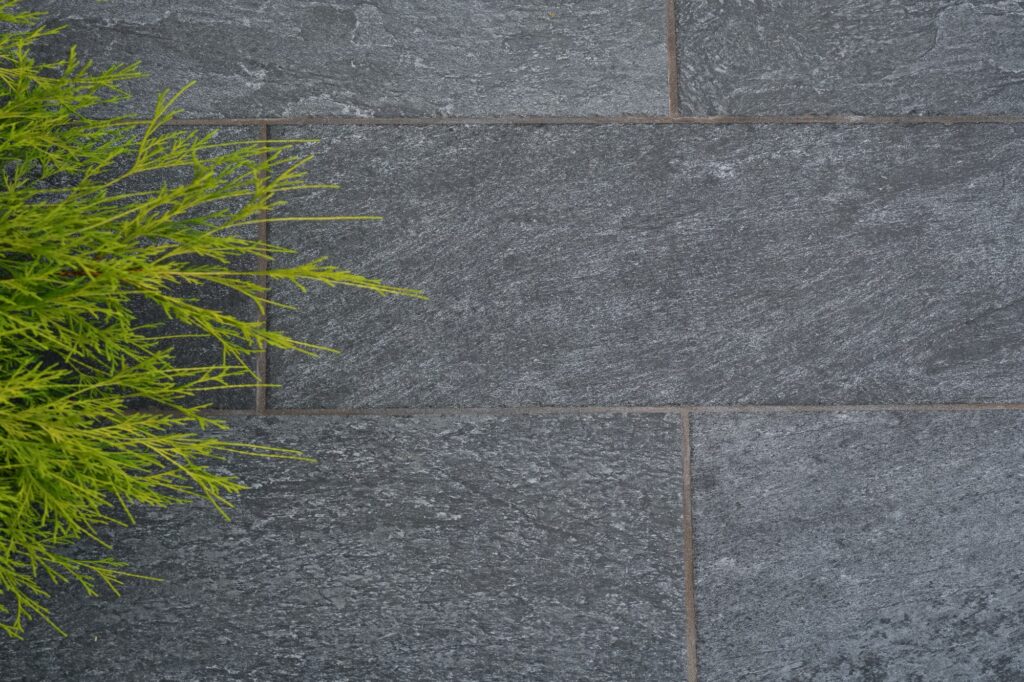 グランドアートウォールのシャッターガレージとフルクローズ外構 イメージ20