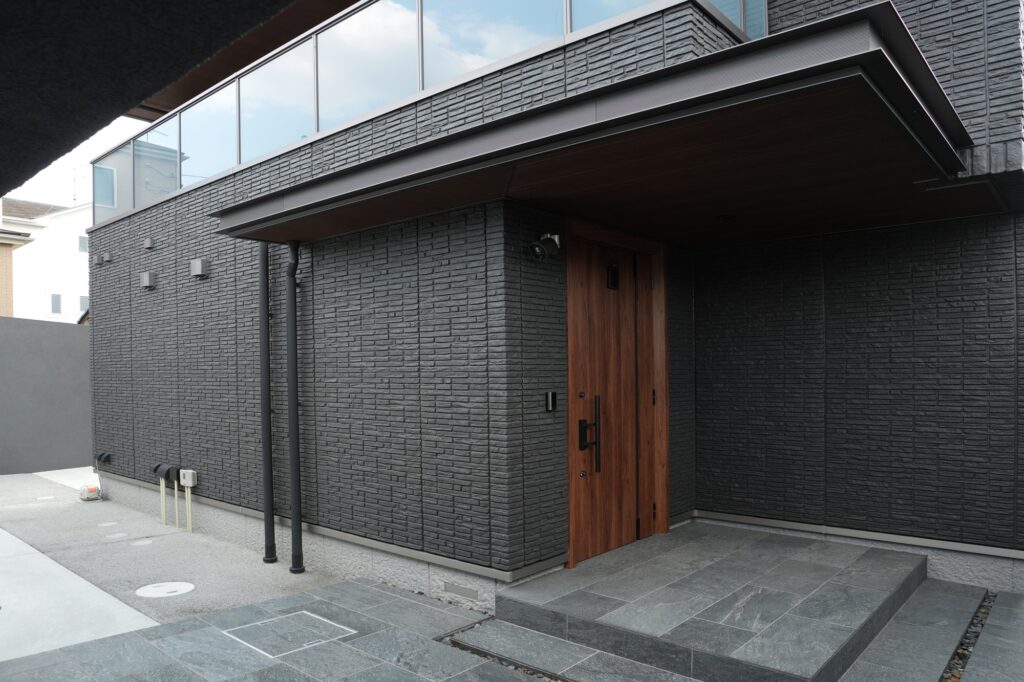 グランドアートウォールのシャッターガレージとフルクローズ外構 イメージ24