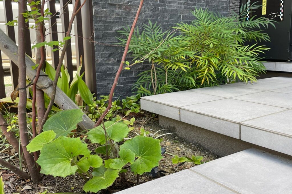 グランドアートウォールの塀とガレージでフルクローズ外構 イメージ15