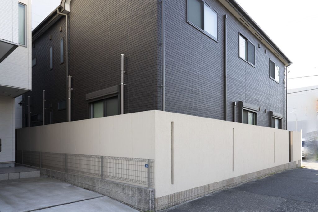 グランドアートウォールにLEDラインライトで魅せる外構 イメージ8