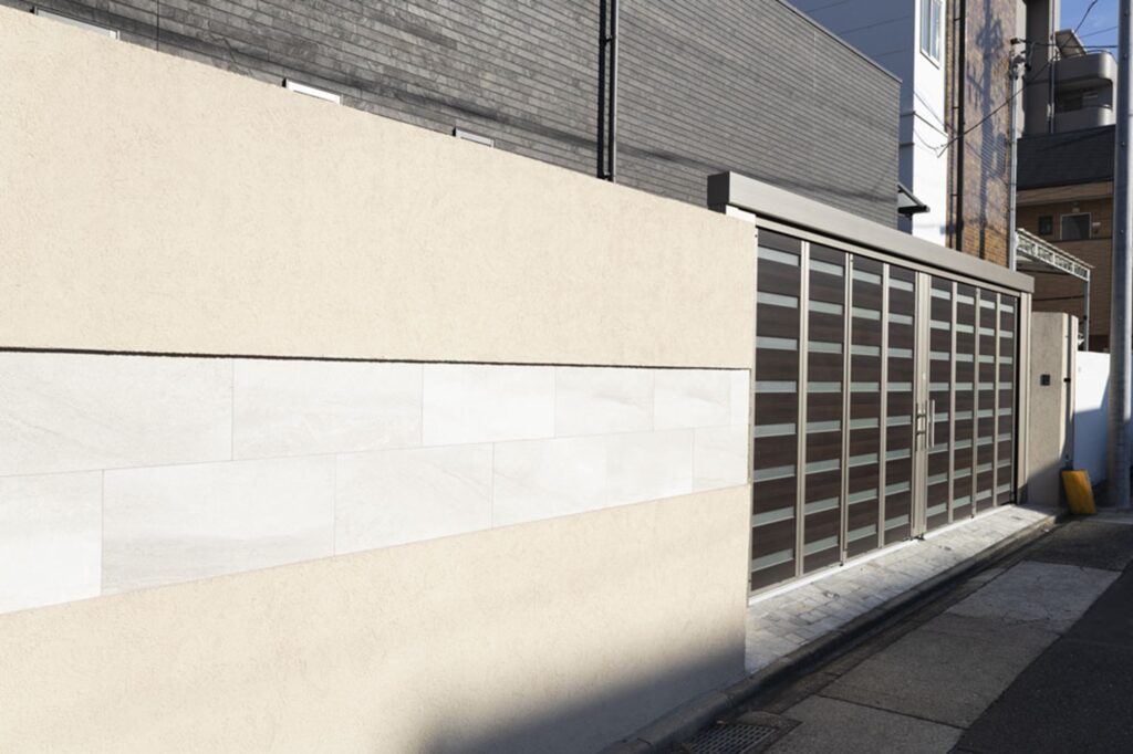 グランドアートウォールにLEDラインライトで魅せる外構 イメージ3