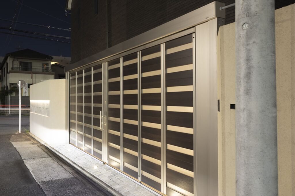 グランドアートウォールにLEDラインライトで魅せる外構 イメージ6