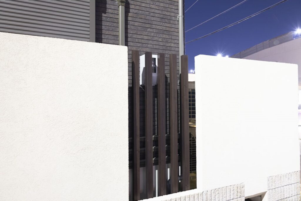 グランドアートウォールにLEDラインライトで魅せる外構 イメージ10