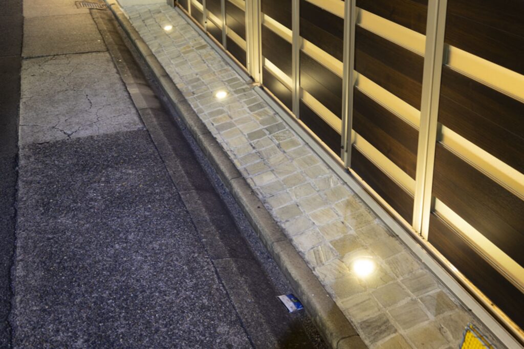 グランドアートウォールにLEDラインライトで魅せる外構 イメージ12