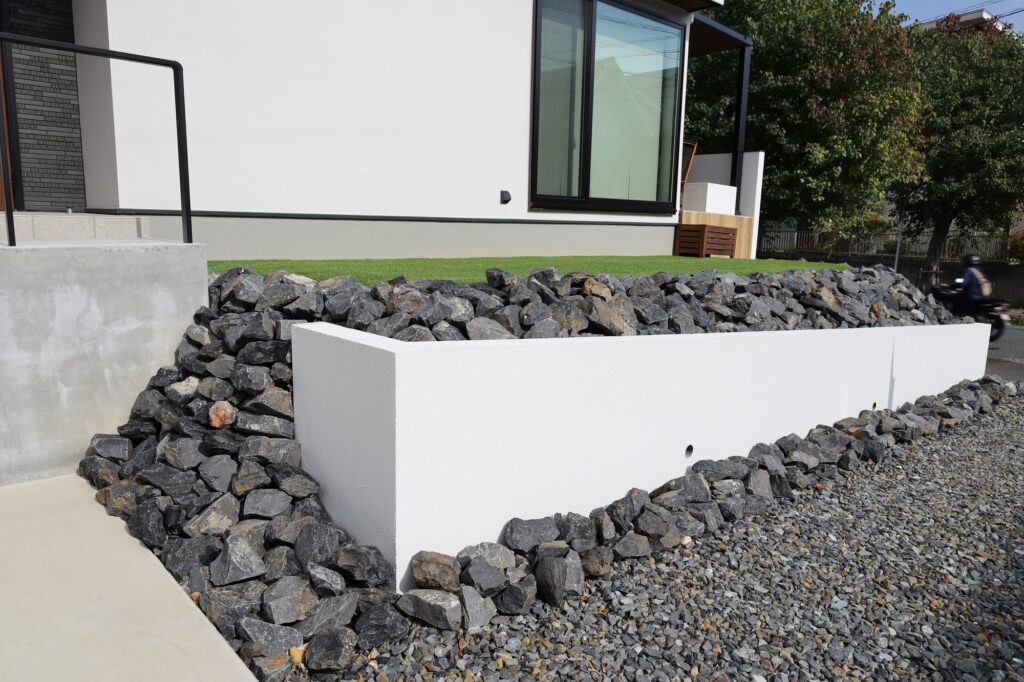 グランドアートウォールのシャッターゲートとテラスの外構 イメージ10