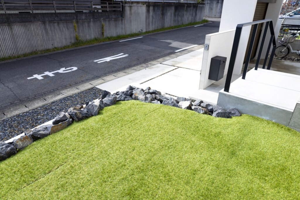 グランドアートウォールのシャッターゲートとテラスの外構 イメージ12