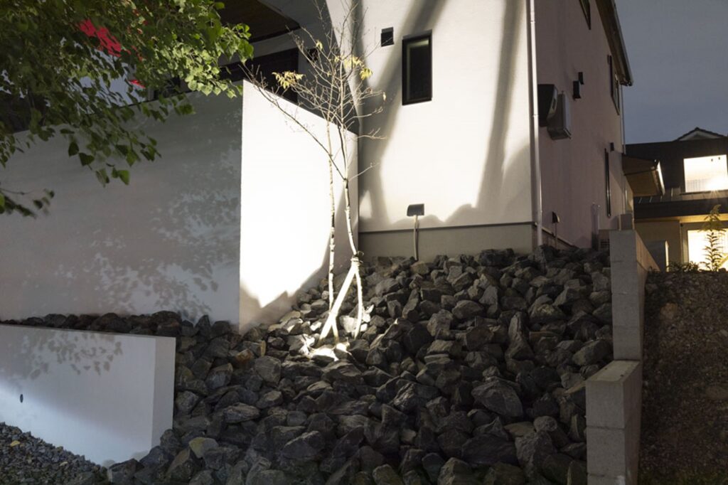 グランドアートウォールのシャッターゲートとテラスの外構 イメージ25