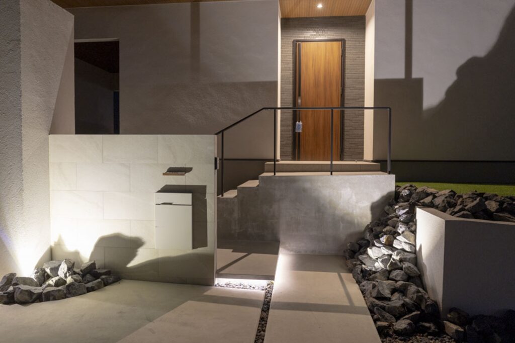 グランドアートウォールのシャッターゲートとテラスの外構 イメージ27