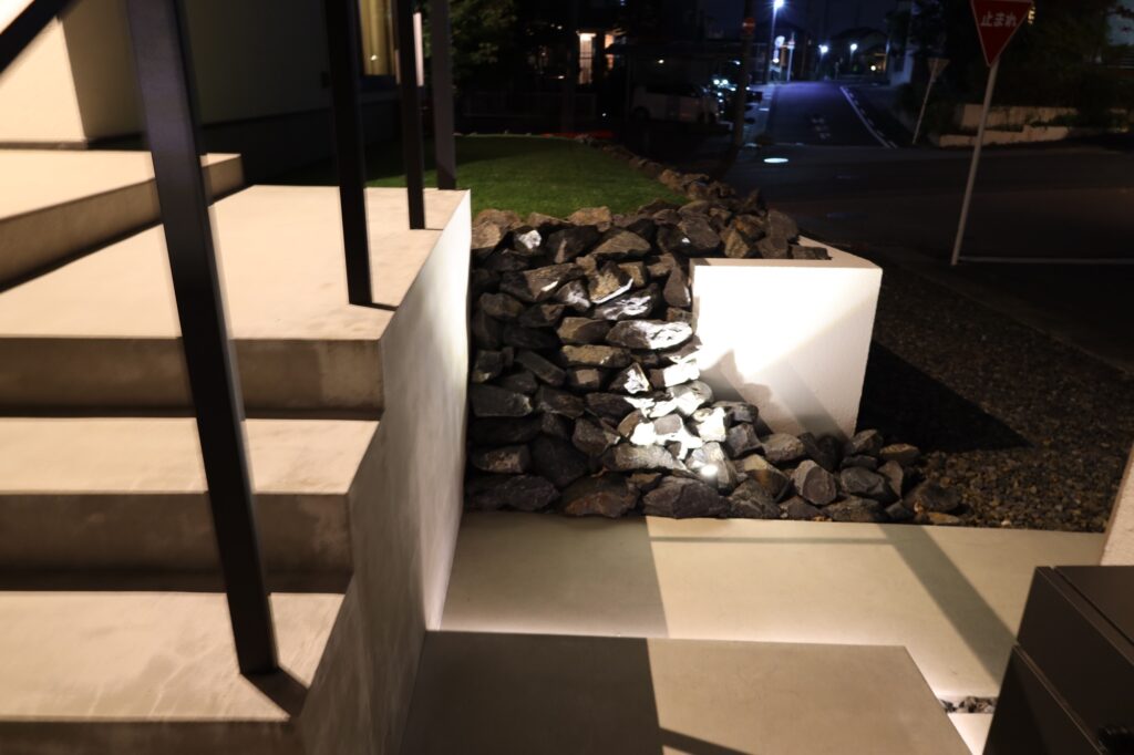 グランドアートウォールのシャッターゲートとテラスの外構 イメージ30