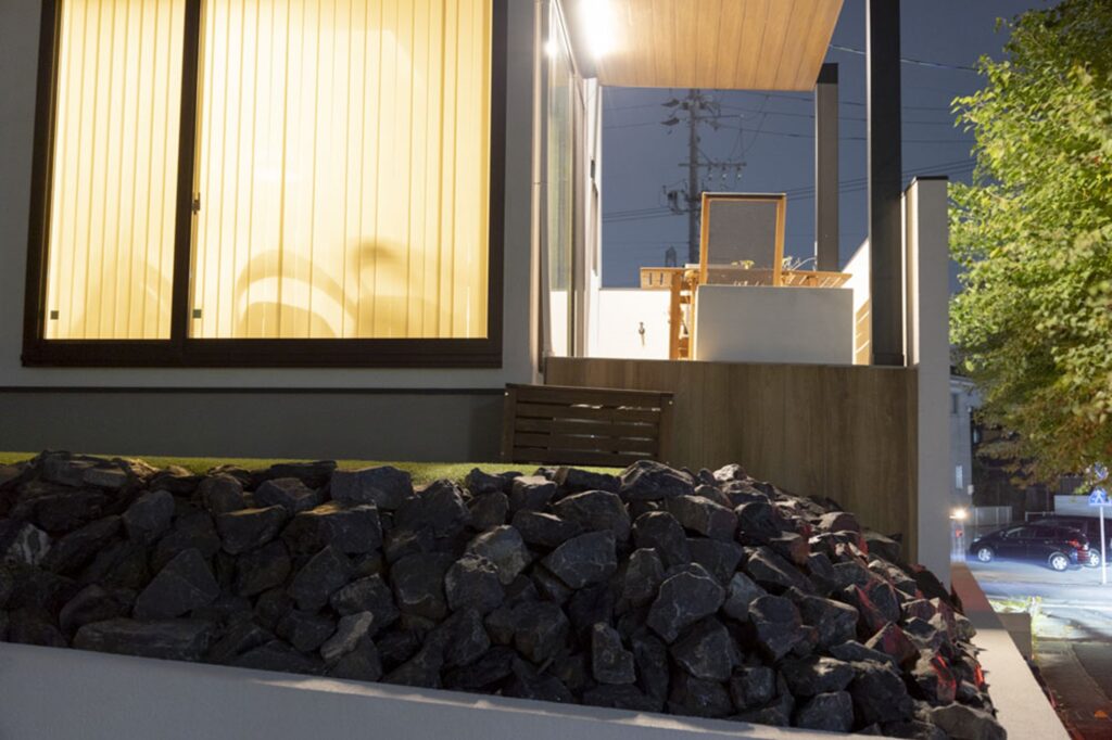 グランドアートウォールのシャッターゲートとテラスの外構 イメージ34