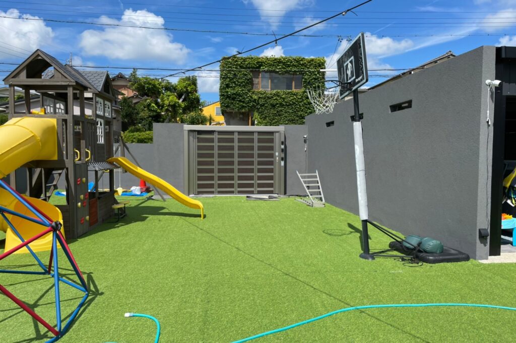 グランドアートウォールの塀とガレージでフルクローズ外構 イメージ11