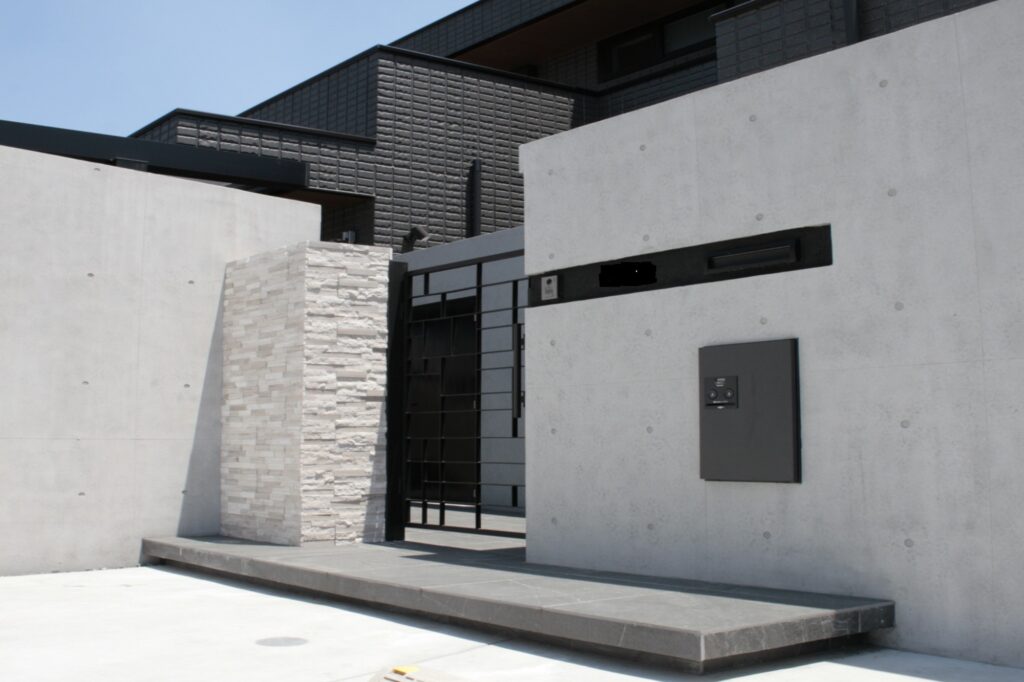 RC擁壁打ちっぱなし仕上げ グランドアートウォール シャッターガレージ イメージ8