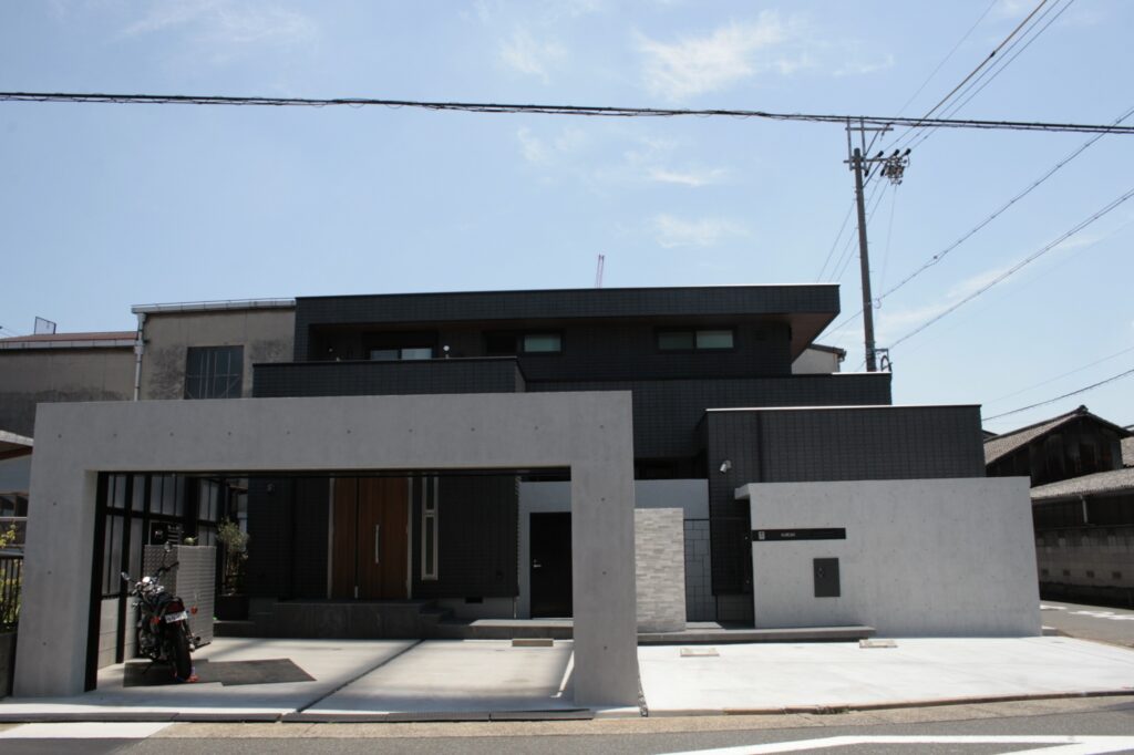 RC擁壁打ちっぱなし仕上げ グランドアートウォール シャッターガレージ イメージ4