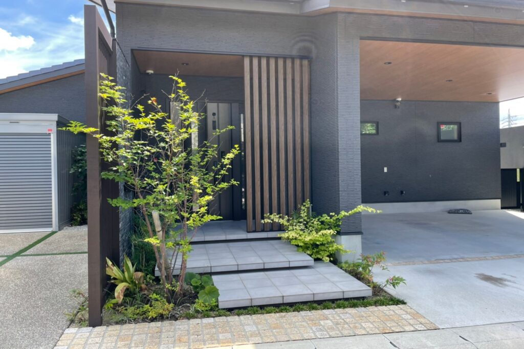 グランドアートウォールの塀とガレージでフルクローズ外構 イメージ13