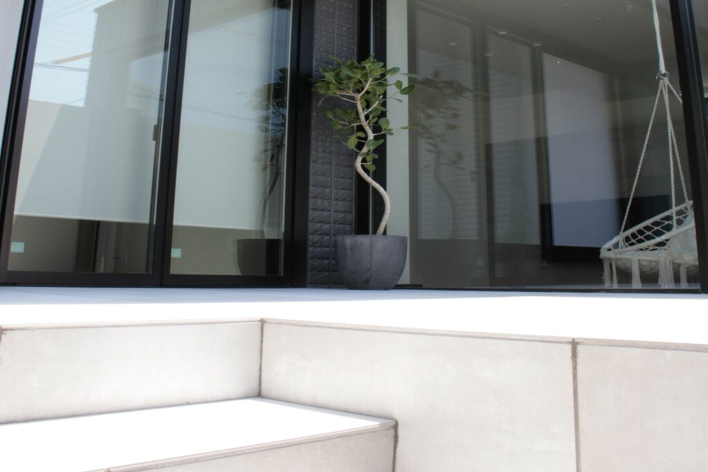 RC擁壁打ちっぱなし仕上げ グランドアートウォール シャッターガレージ イメージ12