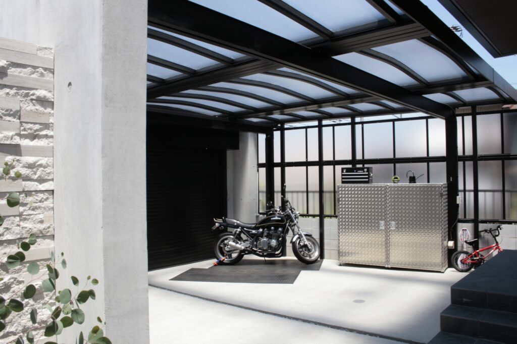 RC擁壁打ちっぱなし仕上げ グランドアートウォール シャッターガレージ イメージ5