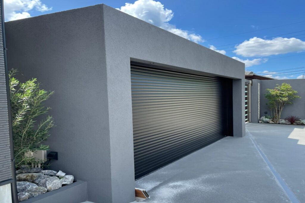 グランドアートウォールの塀とガレージでフルクローズ外構 イメージ4