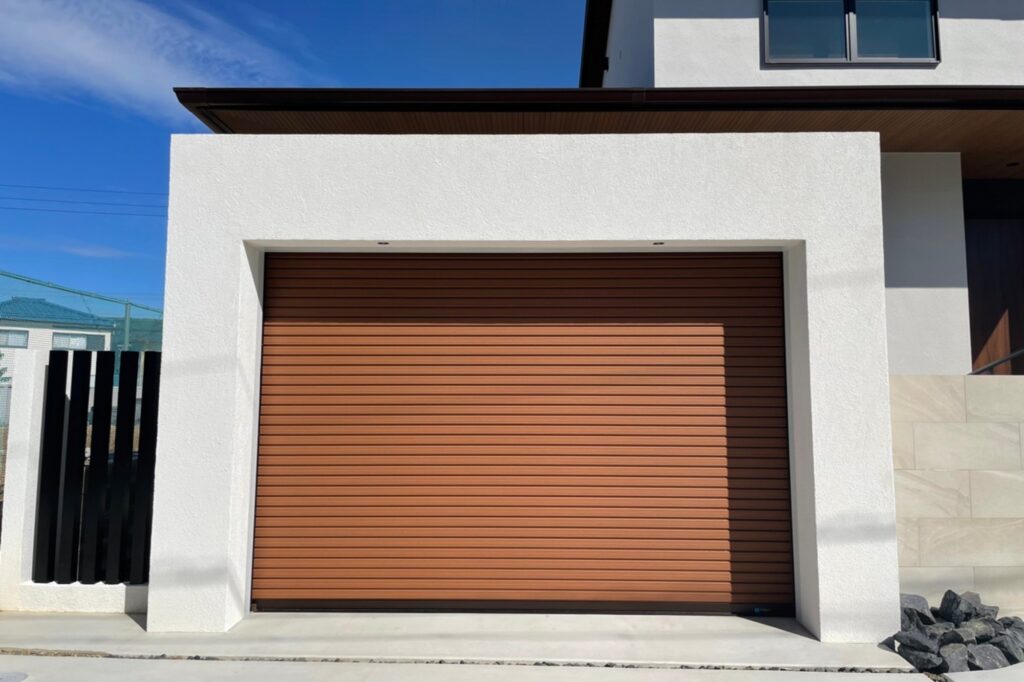 グランドアートウォールのシャッターゲートとテラスの外構 イメージ7