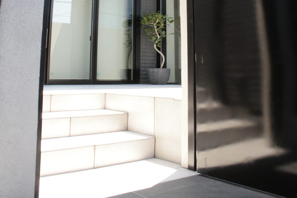 RC擁壁打ちっぱなし仕上げ グランドアートウォール シャッターガレージ イメージ13