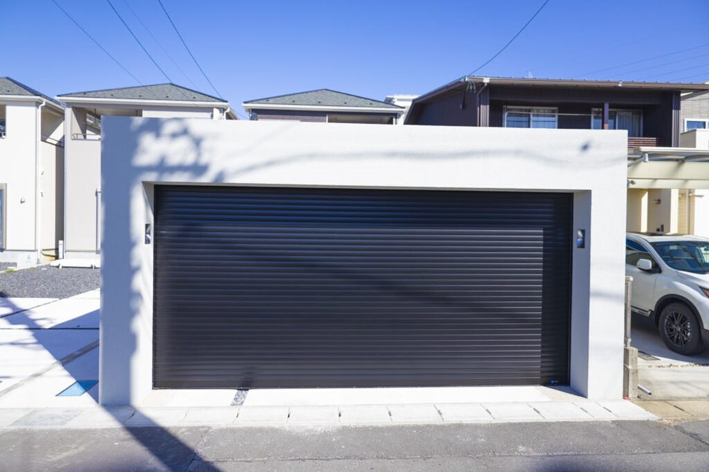 グランドアートウォールでフルクローズのシャッターガレージ イメージ1