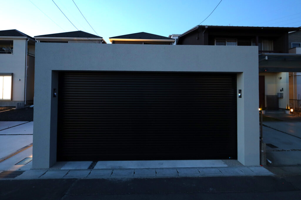 グランドアートウォールでフルクローズのシャッターガレージ イメージ22