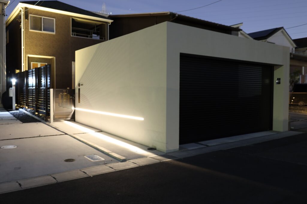 グランドアートウォールでフルクローズのシャッターガレージ イメージ28