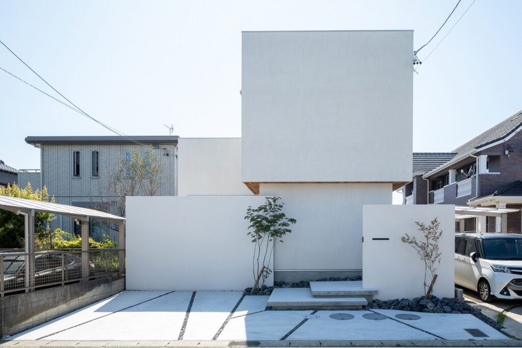 建物外観に調和するグランドアートウォールの外構 イメージ1