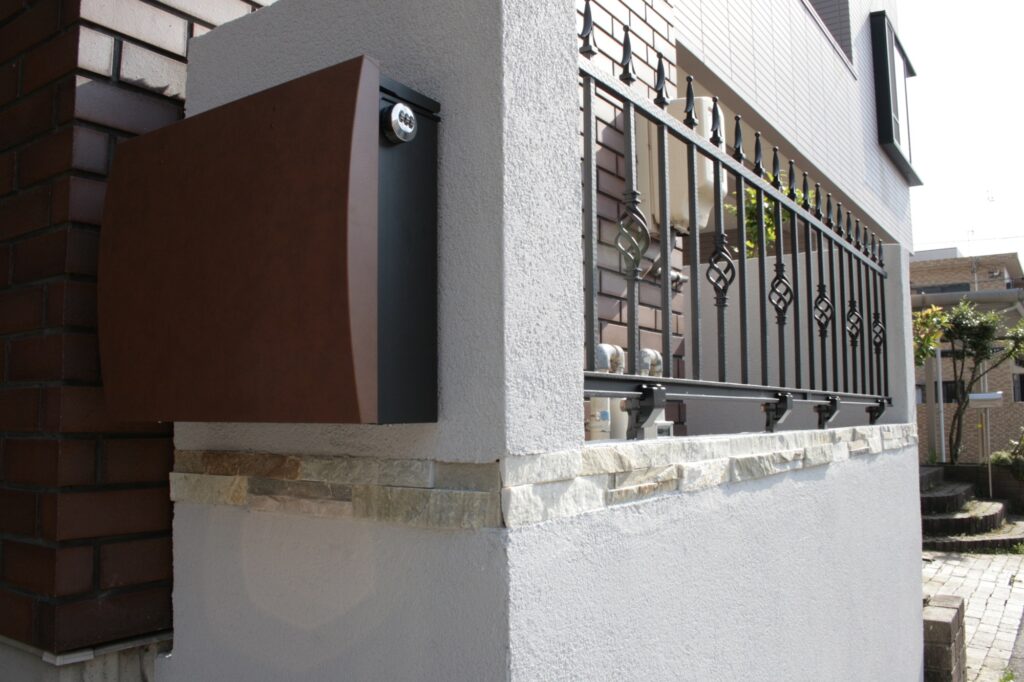グランドアートウォールでフルクローズ外構のテラス イメージ3