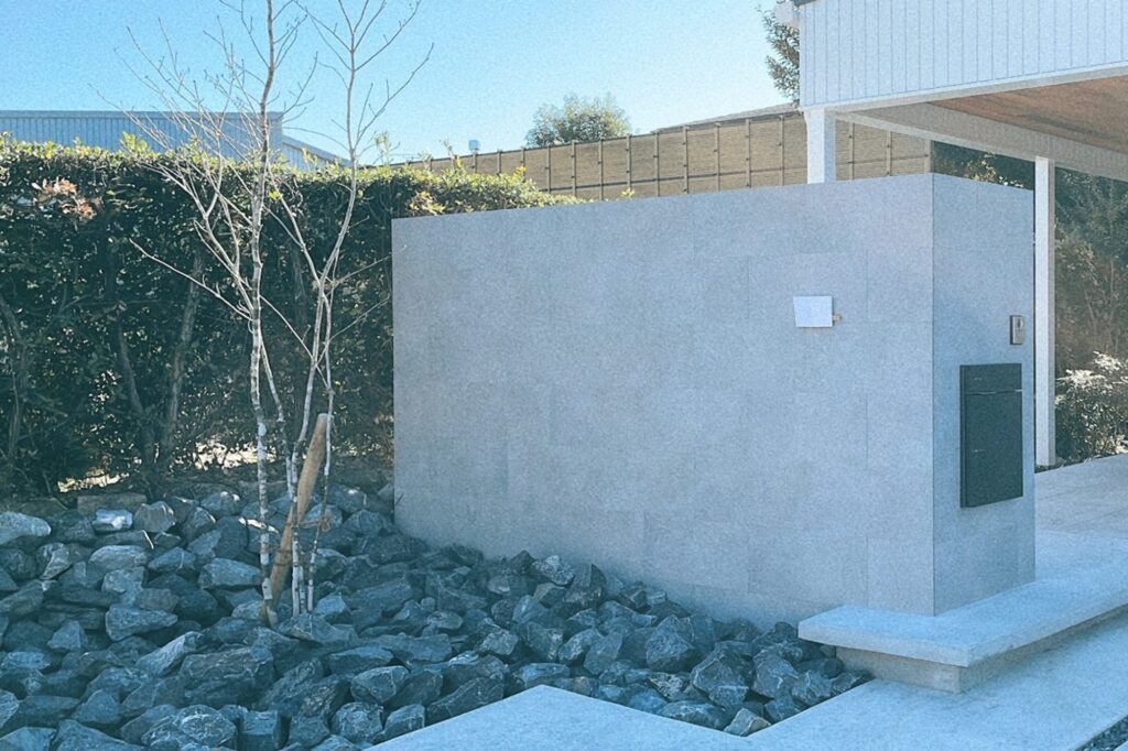 グランドアートウォールの門袖と外構 イメージ2