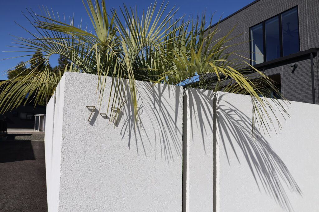 グランドアートウォールの塀と門塀でフルクローズ外構 イメージ3