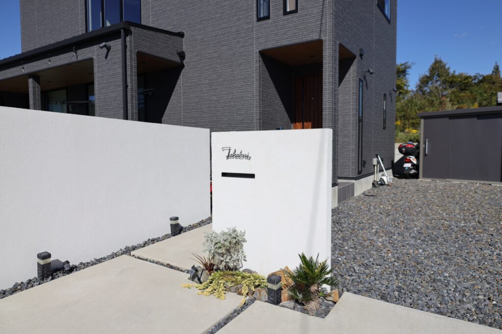 グランドアートウォールの塀と門塀でフルクローズ外構 イメージ5