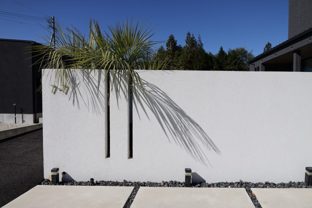 グランドアートウォールの塀と門塀でフルクローズ外構 イメージ6