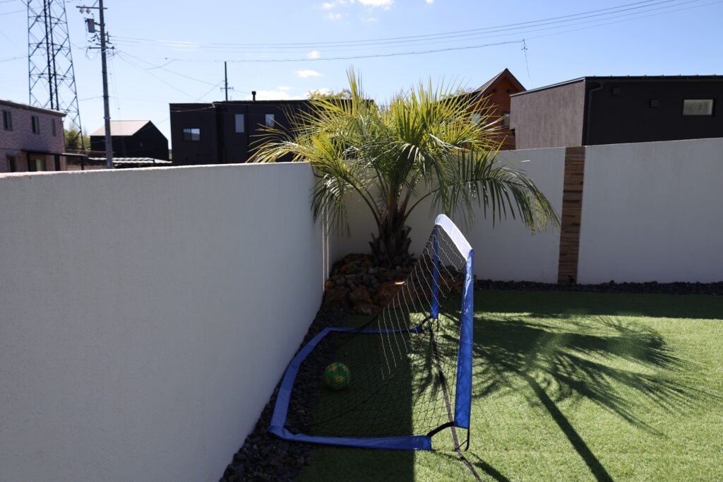 グランドアートウォールの塀と門塀でフルクローズ外構 イメージ10