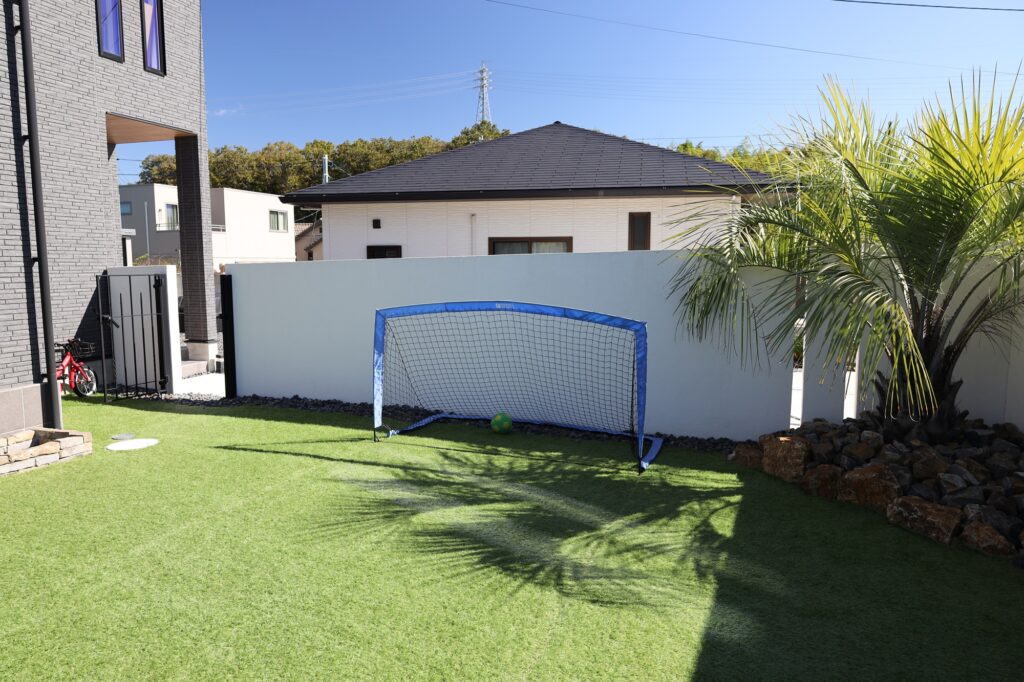 グランドアートウォールの塀と門塀でフルクローズ外構 イメージ14