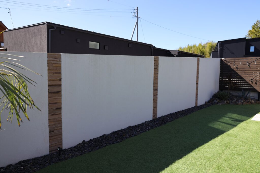 グランドアートウォールの塀と門塀でフルクローズ外構 イメージ16