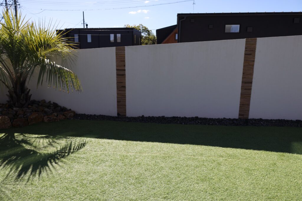 グランドアートウォールの塀と門塀でフルクローズ外構 イメージ19