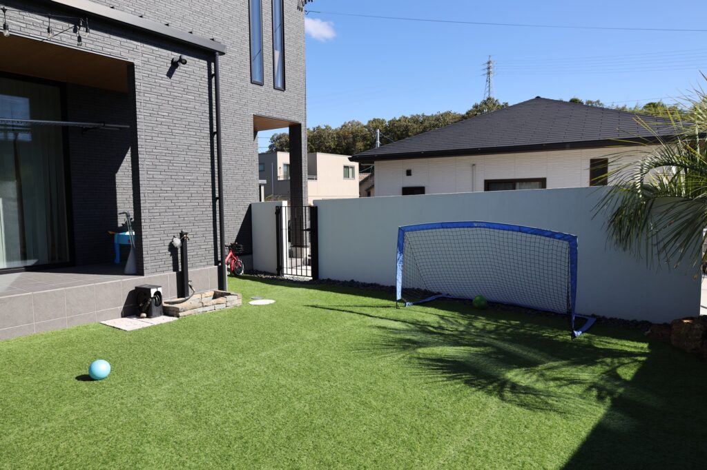 グランドアートウォールの塀と門塀でフルクローズ外構 イメージ23