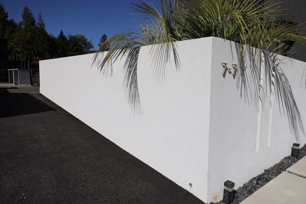 グランドアートウォールの塀と門塀でフルクローズ外構 イメージ26